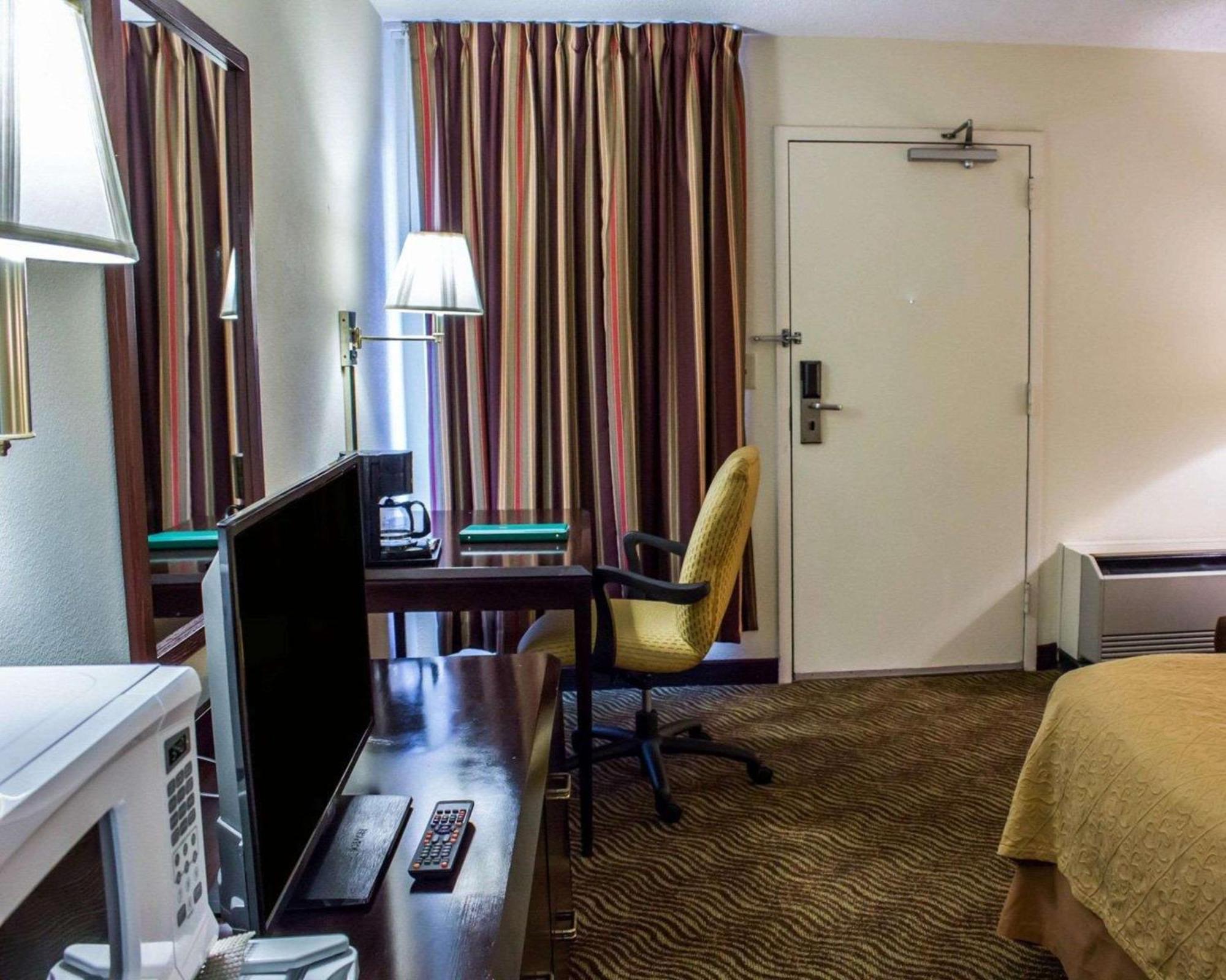 רוקי מאונט Quality Inn מראה חיצוני תמונה